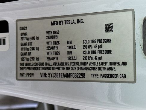 Used 2021 Tesla Model 3 Standard Range Plus image 12