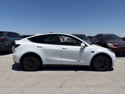 Used 2021 Tesla Model Y Long Range AWD/4WD image 3