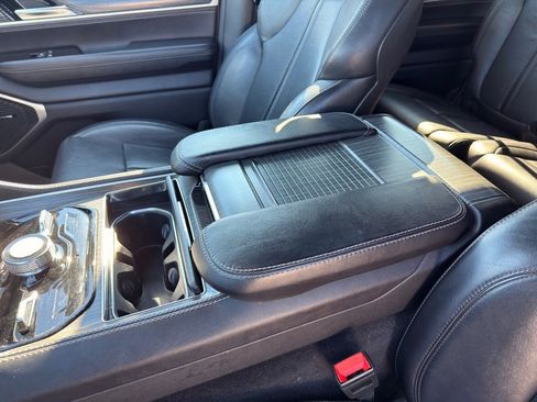 Used 2023 Jeep Wagoneer Series III w/ Preferred Equipment Group image 27