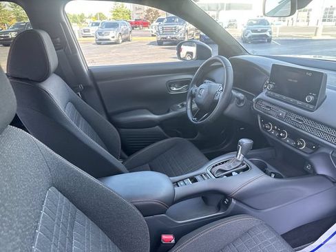 Used 2025 Honda HR-V Sport image 17