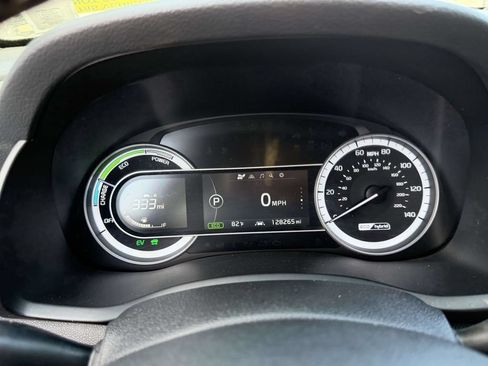 Used 2017 Kia Niro EX FWD image 33