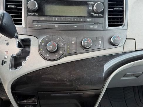 Used 2011 Toyota Sienna FWD image 22