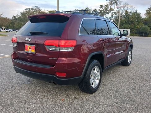 Used 2017 Jeep Grand Cherokee Laredo image 4