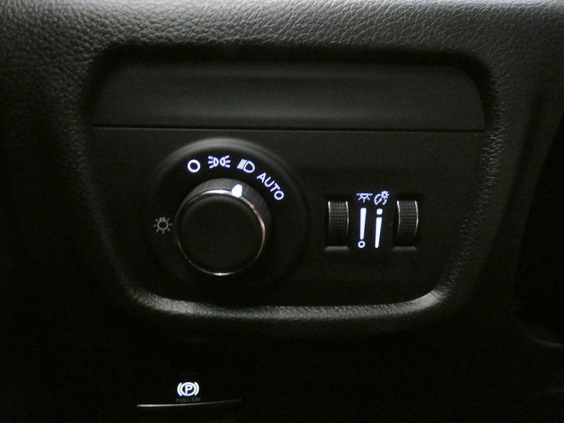 Used 2025 Jeep Grand Cherokee Altitude RWD image 18