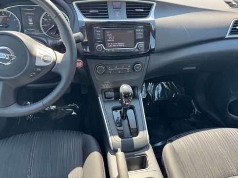 Used 2017 Nissan Sentra SV image 2