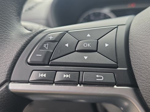 Used 2025 Nissan Sentra SV FWD image 27