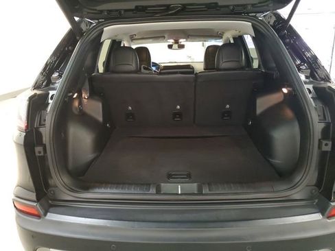 Used 2019 Jeep Cherokee Limited image 24