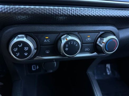 Used 2020 Nissan Kicks S image 27