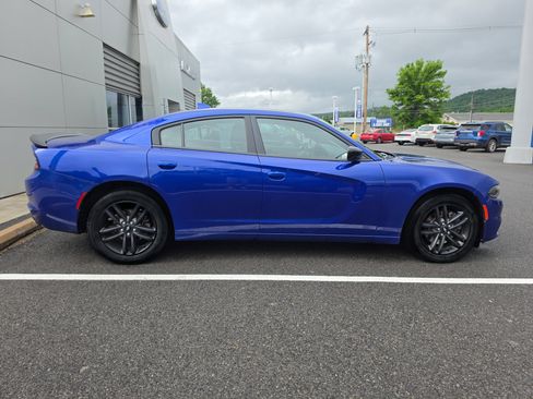 Used 2019 Dodge Charger SXT w/ Blacktop Package AWD/4WD image 2