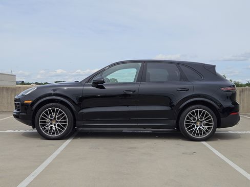 Used 2020 Porsche Cayenne image 2