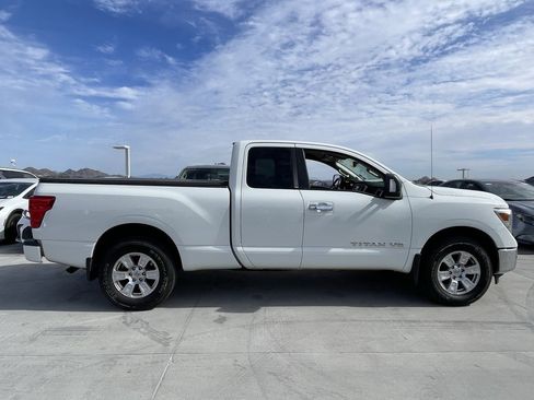 Used 2018 Nissan Titan SV w/ SV Convenience Package image 3