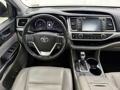 Used 2019 Toyota Highlander XLE FWD image 31