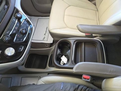 Used 2017 Chrysler Pacifica Touring-L FWD image 53