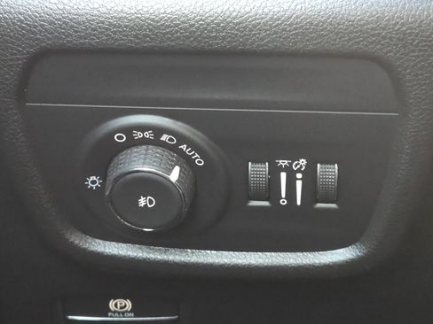 Used 2024 Jeep Grand Cherokee L Limited w/ Black Appearance Package image 25