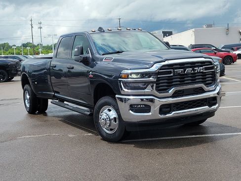 New 2026 RAM 3500 Tradesman AWD/4WD image 28