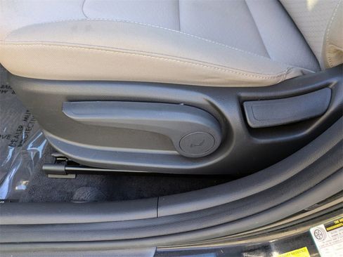 Used 2019 Hyundai Elantra SEL image 18