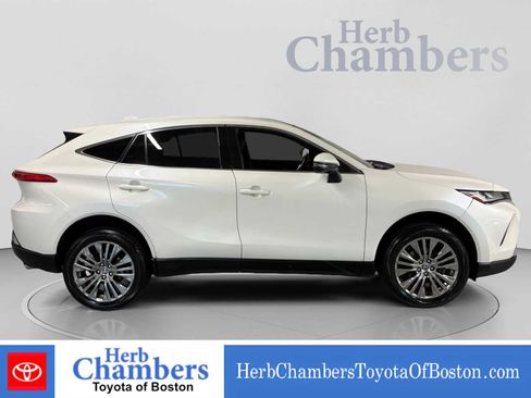 Used 2022 Toyota Venza XLE AWD/4WD image 11