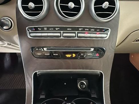 Used 2019 Mercedes-Benz GLC 300 4MATIC image 22