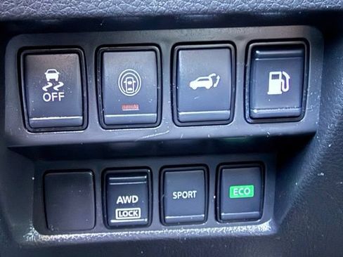 Used 2020 Nissan Rogue SV AWD/4WD image 26