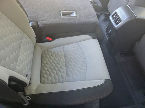 Used 2020 Chevrolet Equinox LS w/ LS Convenience Package image 28