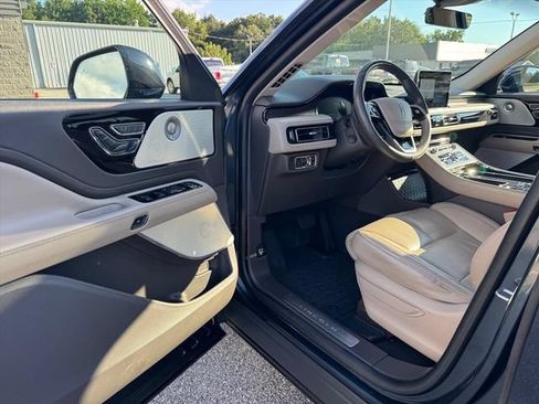 Used 2022 Lincoln Aviator Reserve w/ Equipment Group 201A AWD/4WD image 16