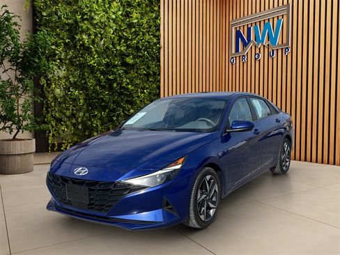 Used 2023 Hyundai Elantra SEL w/ Convenience Package FWD image 3