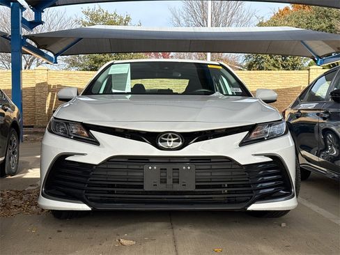 Used 2021 Toyota Camry LE image 2