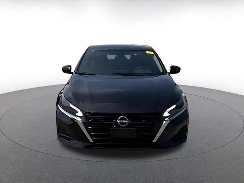 Used 2025 Nissan Altima 2.5 SV FWD image 4