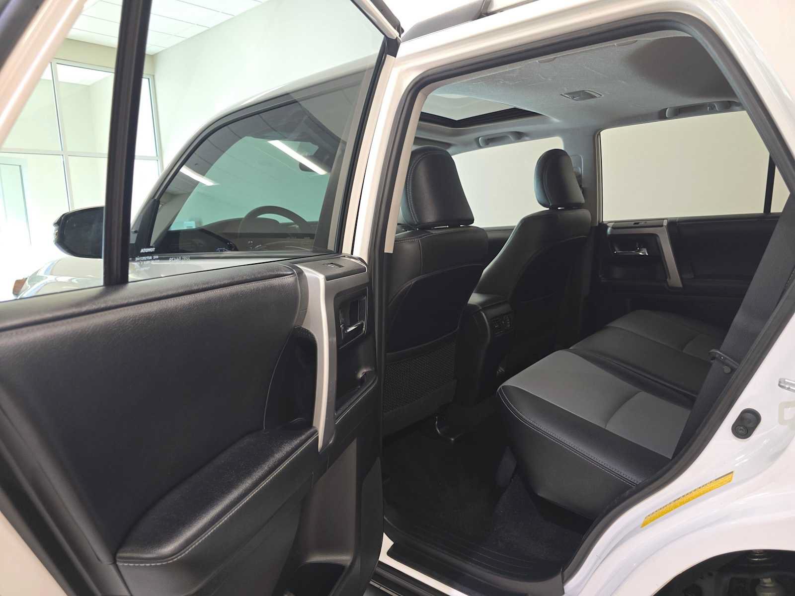 Used 2020 Toyota 4Runner SR5 Premium w/ Moonroof Package AWD/4WD image 25