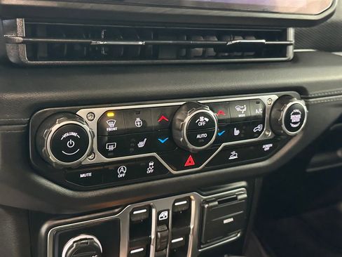 Used 2024 Jeep Gladiator Mojave w/ Convenience Group image 24