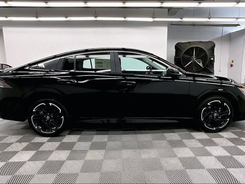 New 2026 Nissan Sentra SR w/ SR All Weather Package FWD image 19
