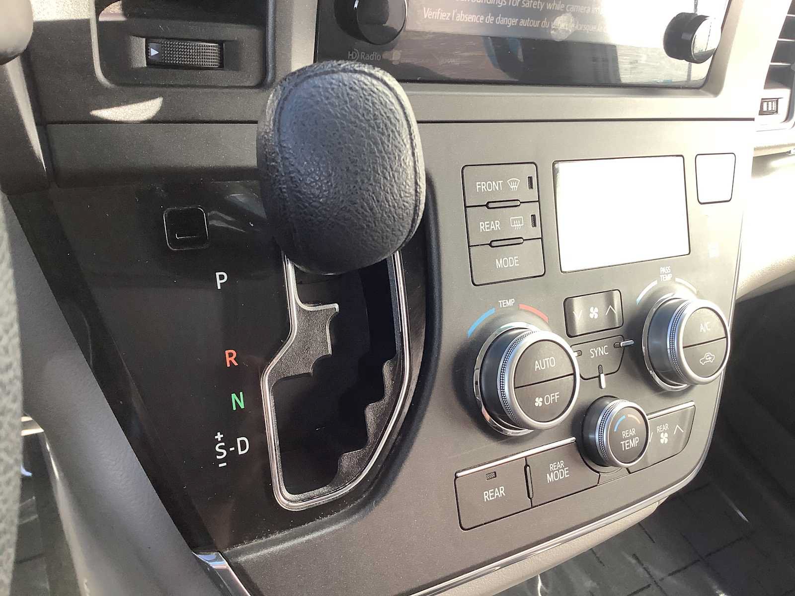 Used 2017 Toyota Sienna LE FWD image 17