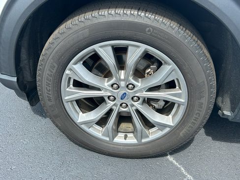 Used 2023 Ford Explorer Limited image 32