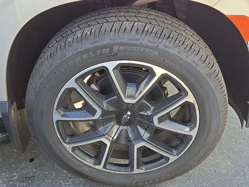 Used 2021 Chevrolet Tahoe RST w/ Luxury Package image 4