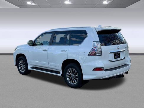 Used 2016 Lexus GX 460 Luxury w/ Preferred Accessory Package image 3