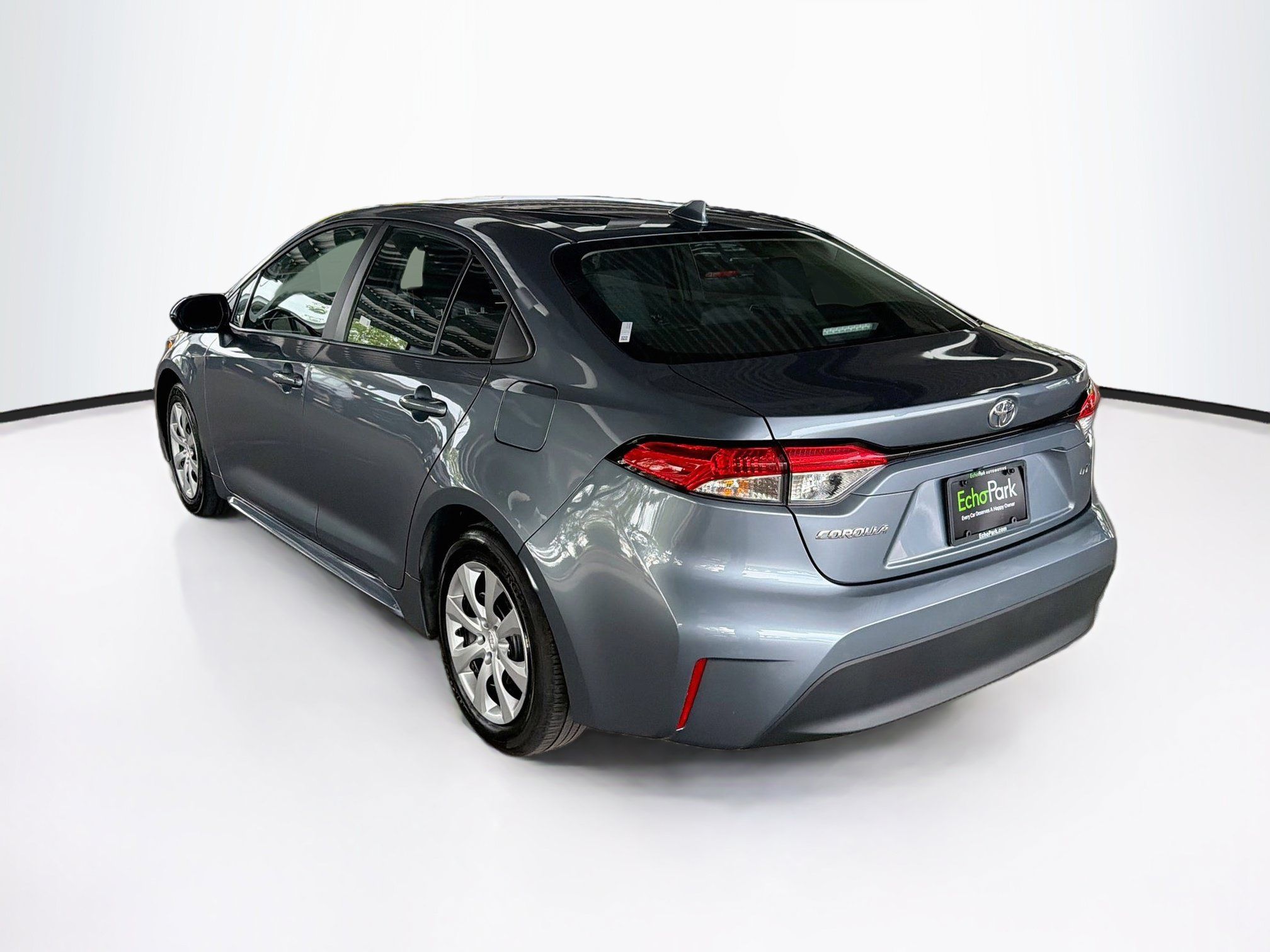 Used 2025 Toyota Corolla LE FWD image 5