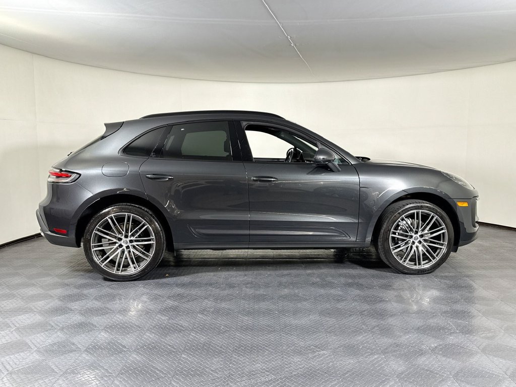 Certified 2025 Porsche Macan AWD/4WD image 8