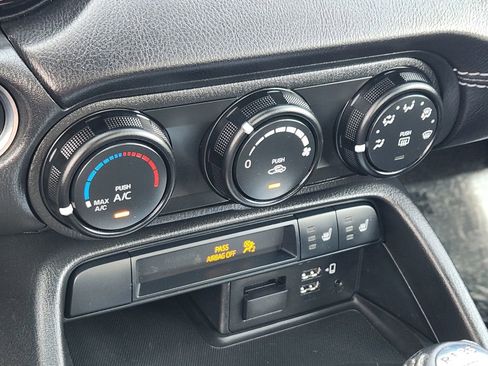 Used 2023 MAZDA MX-5 Miata Club image 10