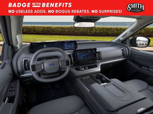 New 2025 Ford Expedition Active image 10