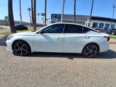 Used 2024 Nissan Altima 2.5 SR w/ SR Premium Package image 4