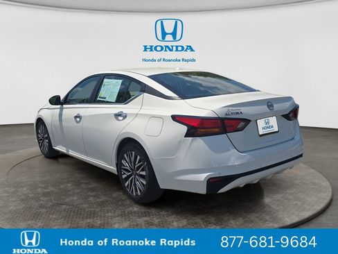 Used 2025 Nissan Altima 2.5 SV FWD image 3