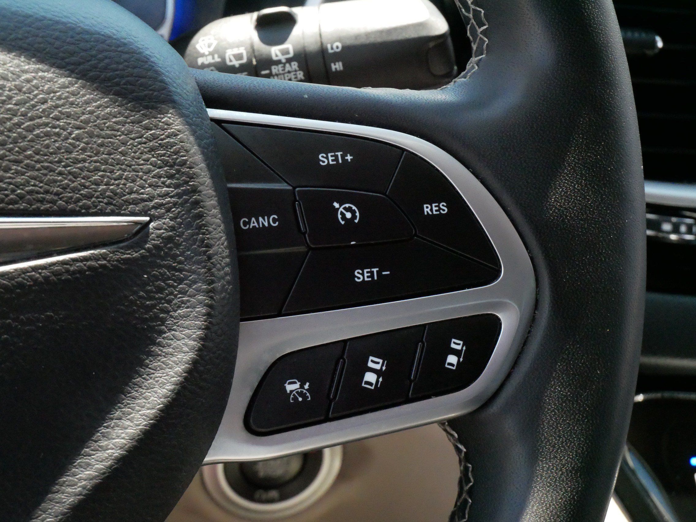Used 2023 Chrysler Pacifica Touring-L FWD image 25