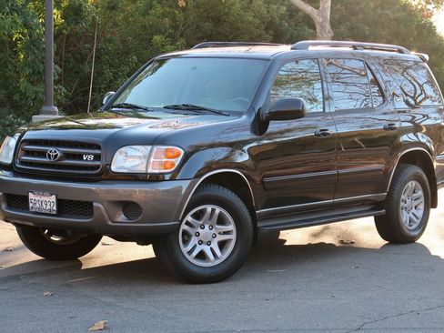 Used 2003 Toyota Sequoia SR5 image 2