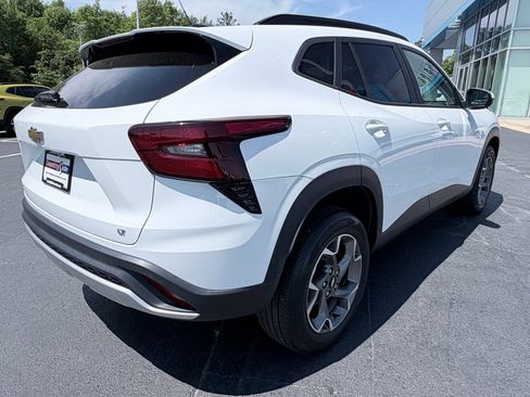 Used 2024 Chevrolet Trax LT w/ LT Convenience Package FWD image 6