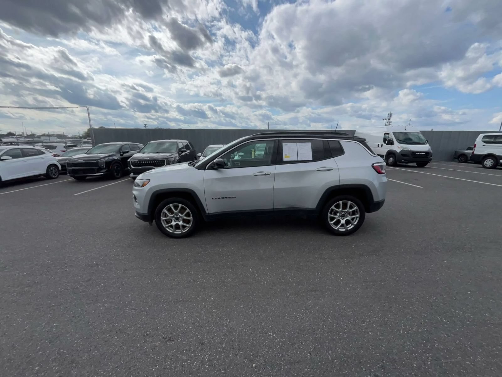 Used 2025 Jeep Compass Limited AWD/4WD image 8