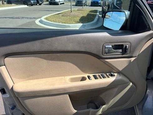 Used 2009 Ford Fusion SE FWD image 16