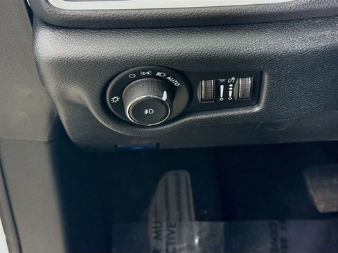 New 2026 Chrysler Pacifica Select image 10