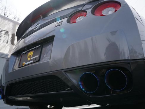 Used 2010 Nissan GT-R Premium image 90