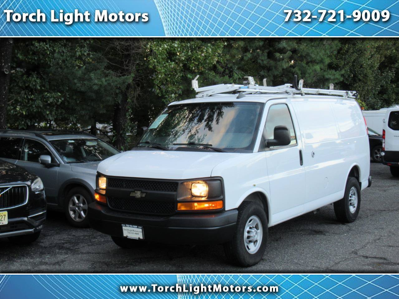 Used 2017 Chevrolet Express 2500 RWD image 1