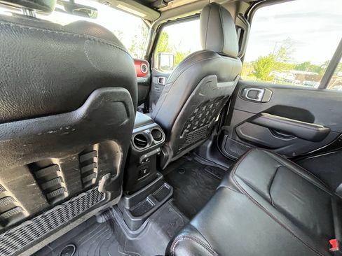 Used 2022 Jeep Wrangler Unlimited Rubicon w/ Xtreme Recon 35" Tire Package image 31